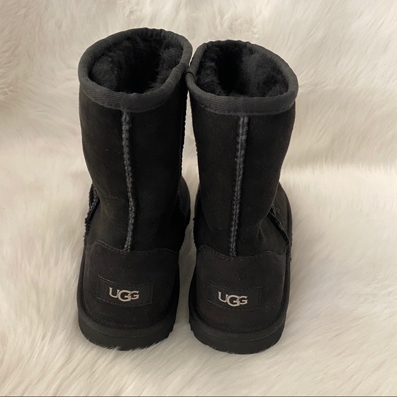 UGG Classic Short Boots Kid’s 6 (Fits Women’s 8) NWOB - Picture 4 of 15